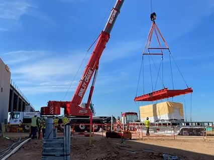 Smiley Crane Complex Rigging Capabilities